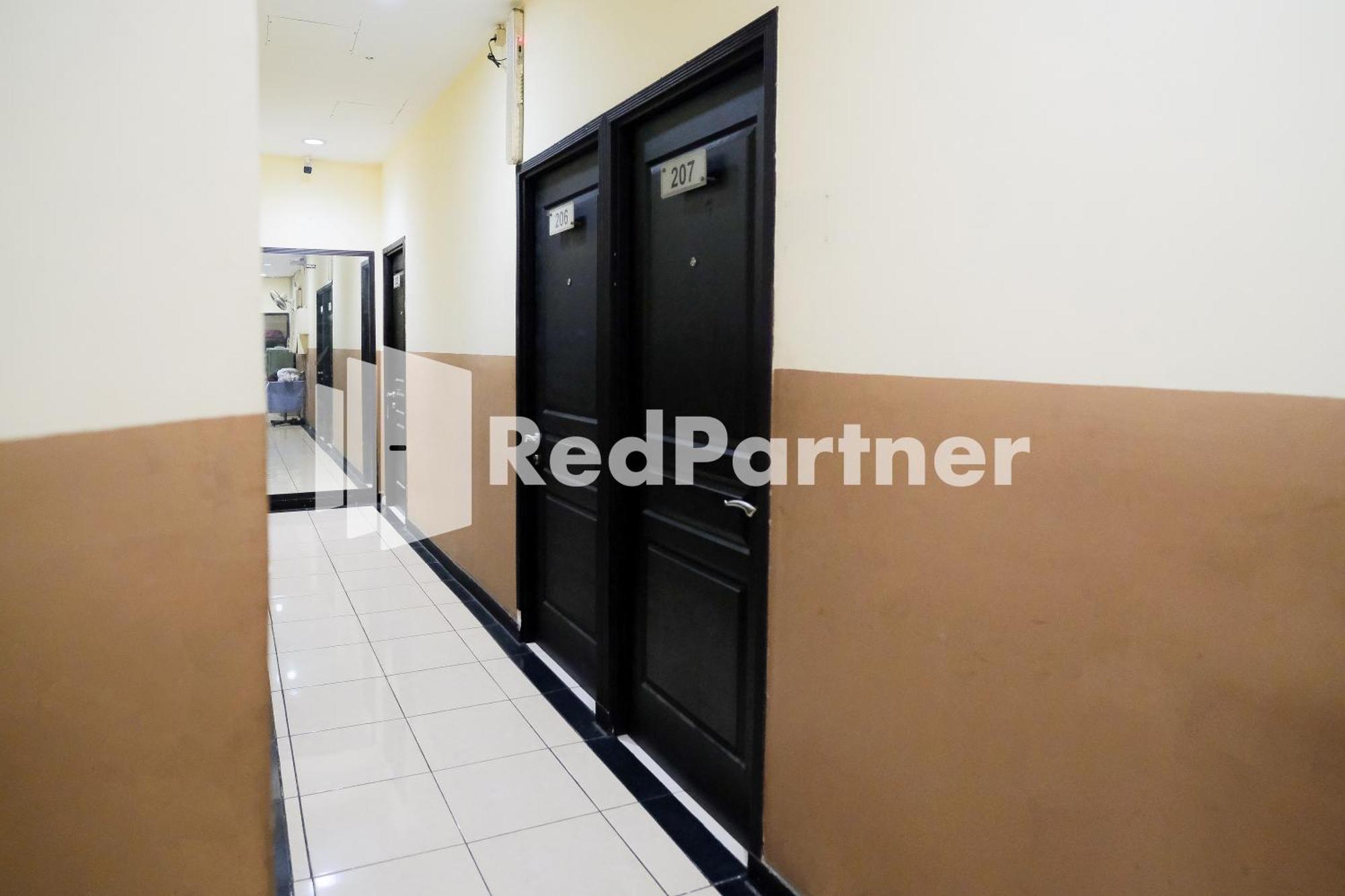 Reddoorz At Sparkling Hotel 수라바야 외부 사진
