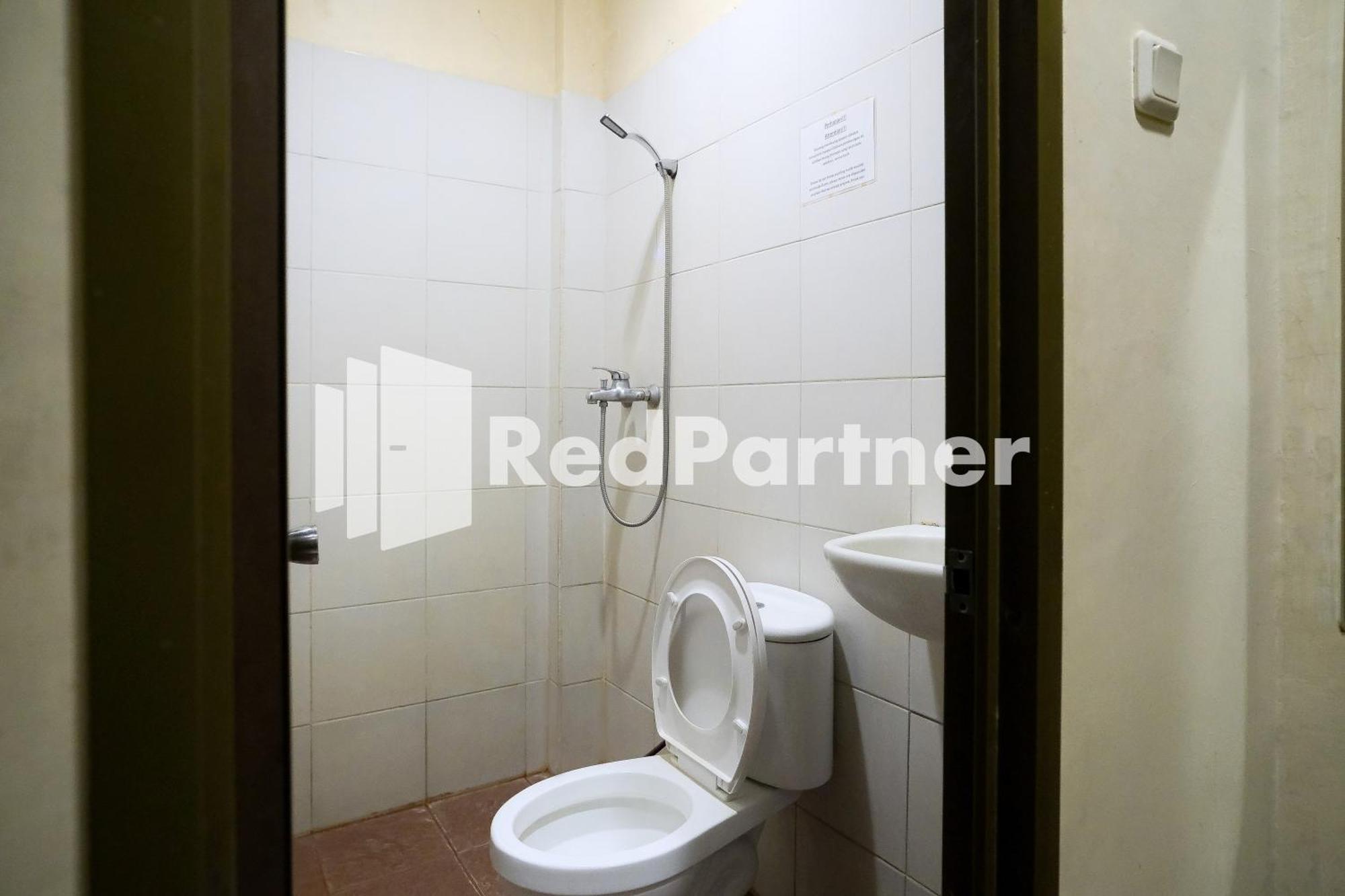 Reddoorz At Sparkling Hotel 수라바야 외부 사진