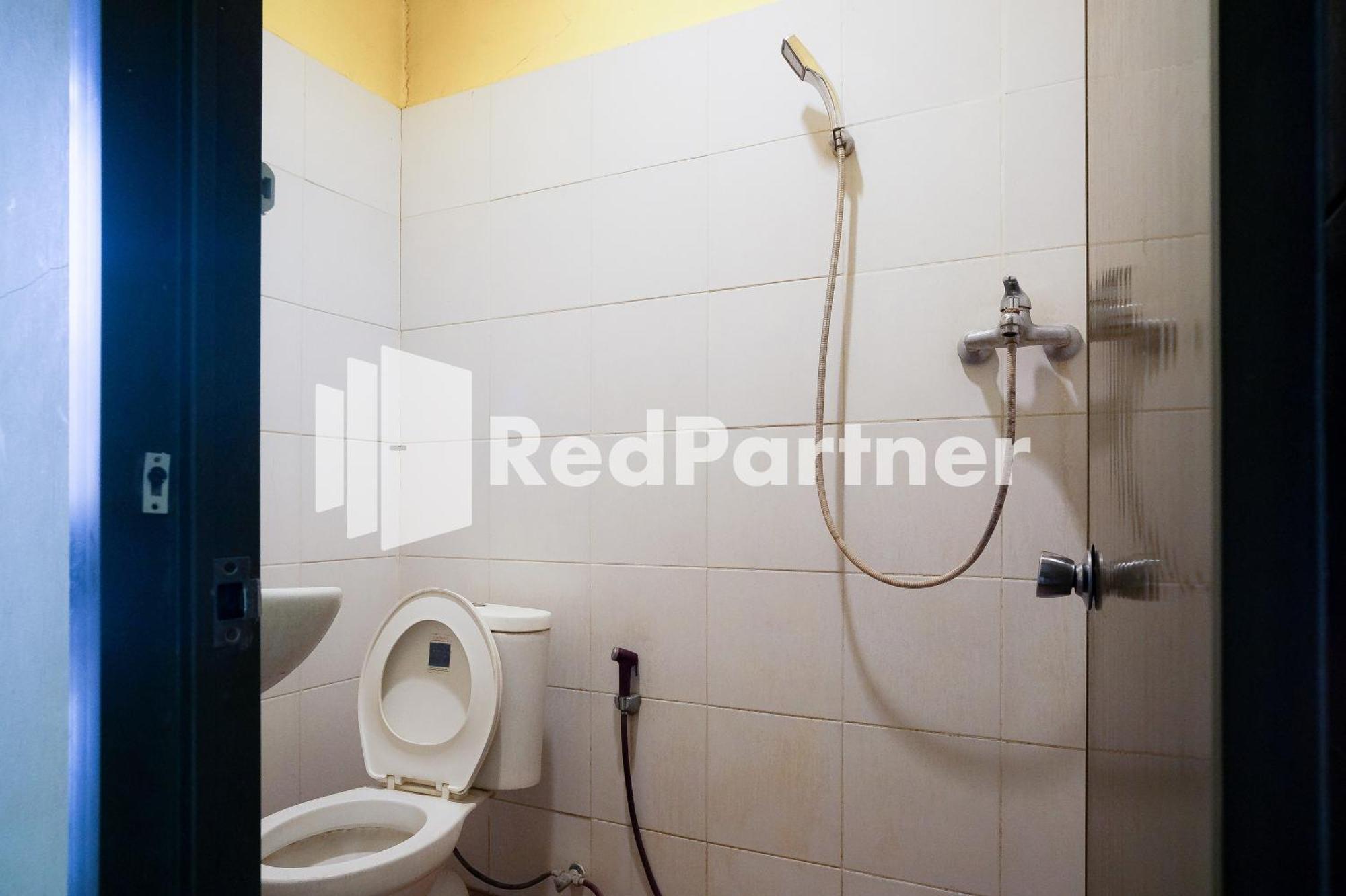 Reddoorz At Sparkling Hotel 수라바야 외부 사진